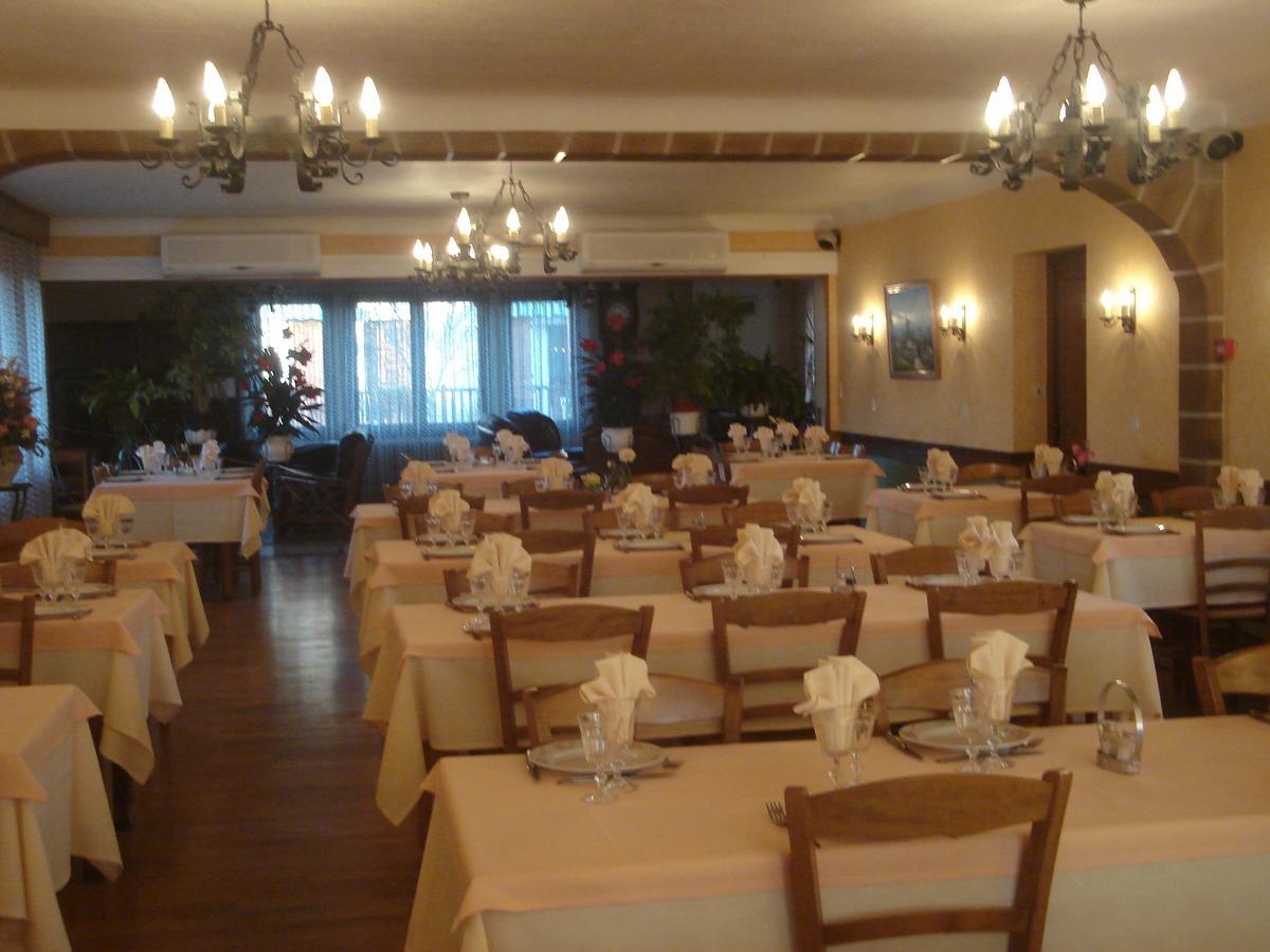 Hotel Restaurant Anglade Le Nayrac Kültér fotó